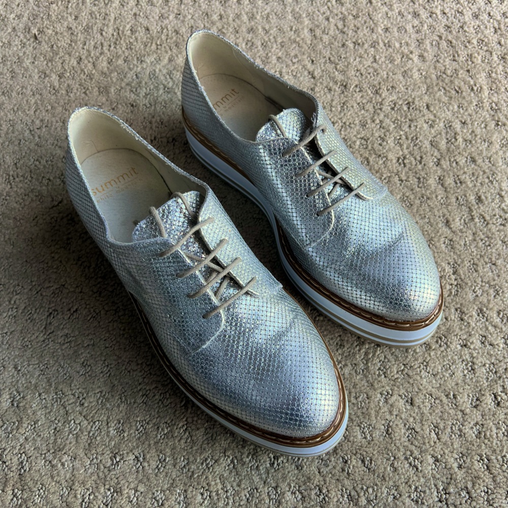 Brand-new Women’s Platform Oxford in silver by Summit.